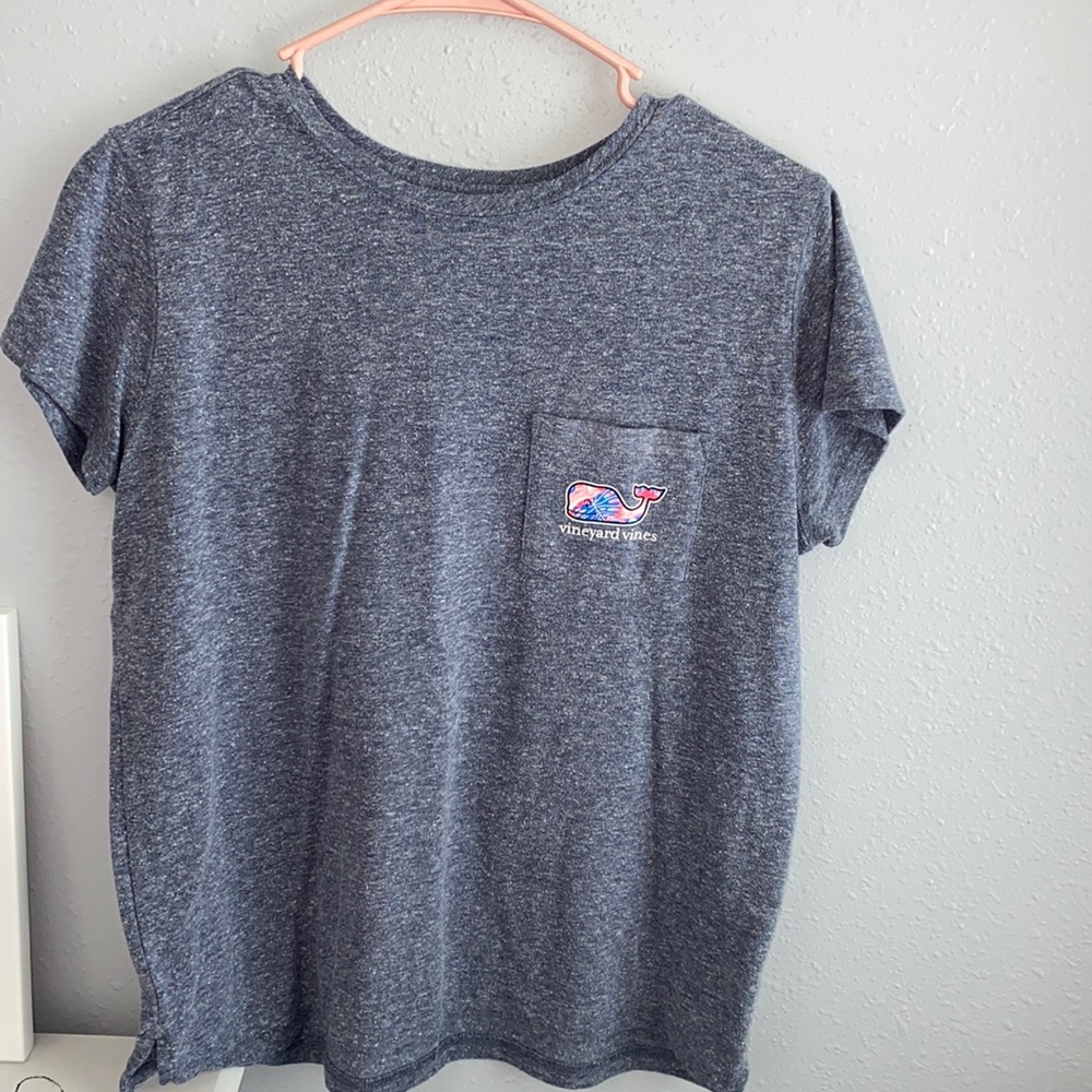 vineyard vines t-shirt